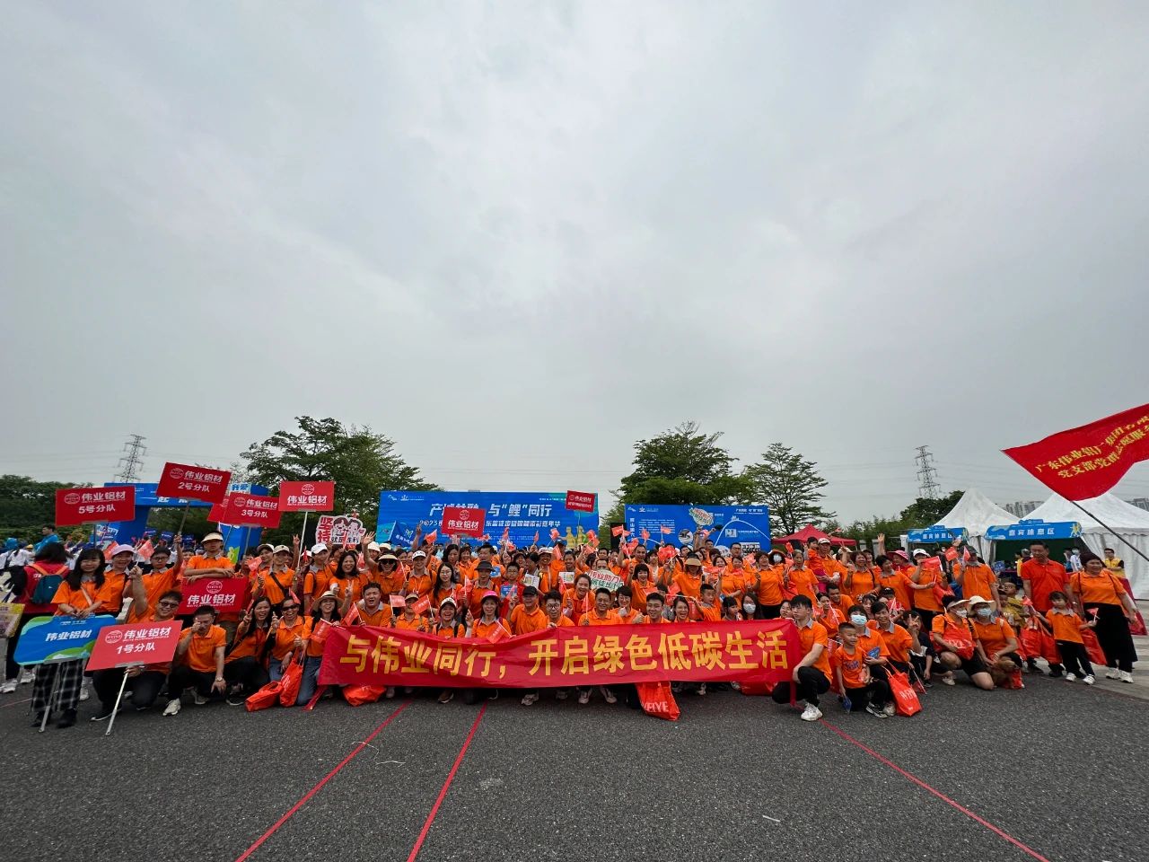 һ��ͽ��������������������һ���Ͷ��ڣ����ֲ��������������ýŲ���������ʨɽ